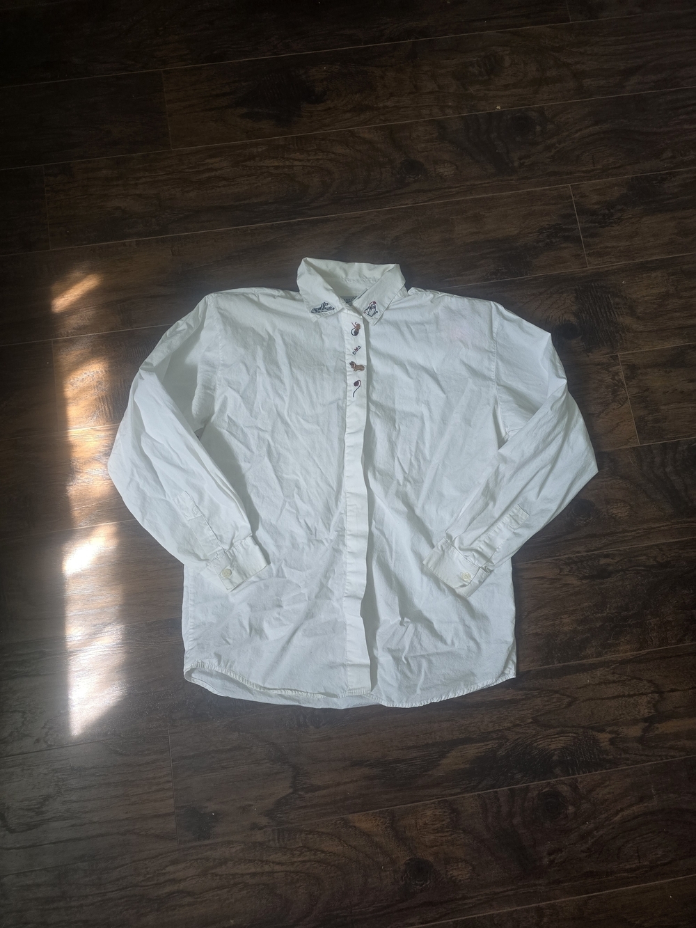 Capacity | Vintage Embroidered Cats & Dogs Button-Up Shirt Medium